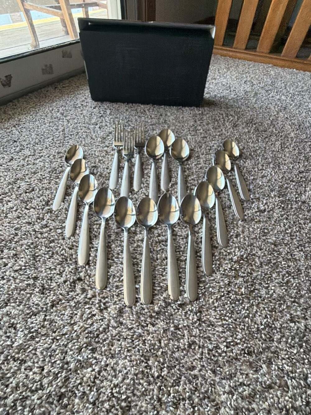 Oneida Stainless Steel Flatware Set - 18 Piece Assortment